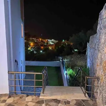 Gulluk'te Site Icinde Daire Villa