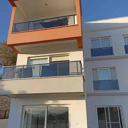 Gulluk'te Site Icinde Daire Villa Milas